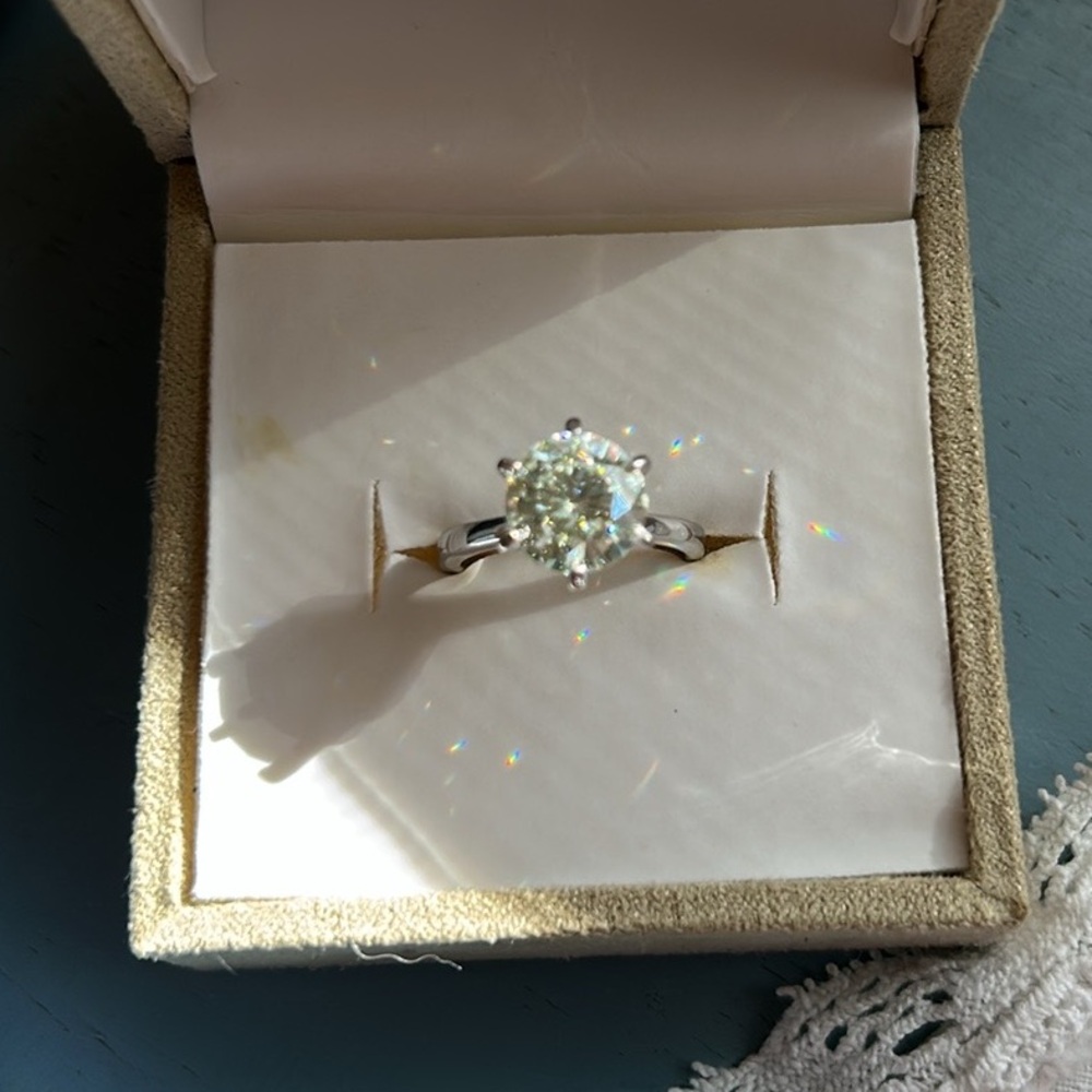 Moissanite Gemstone Solitaire engagement ring size 6 - Picture 4 of 8